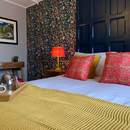 Sherlocks Bed & Breakfast *