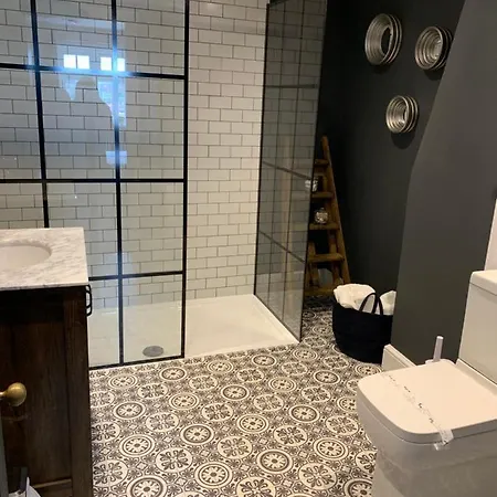 Sherlocks 3* ويتبي